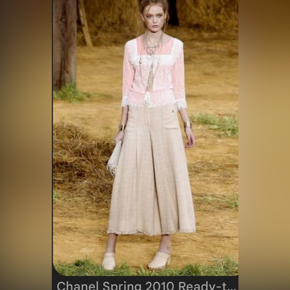 CHANEL Runway Leather Clogs Mules Metal studs 39 8 - Picture 4 of 16